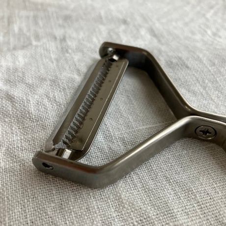 ヨシタ手工業デザイン室　細千切りピーラー