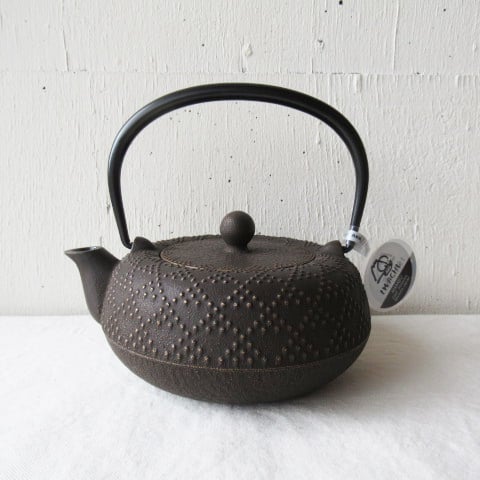 岩鋳/ 鉄急須 5型格子アラレ 色：こげ茶 | AKI interior space