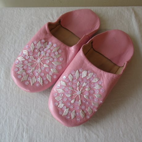 バブーシュ　刺繍スパンコール　３９　薄ピンク×白×オーロラ BABOUCHE made in morocco
