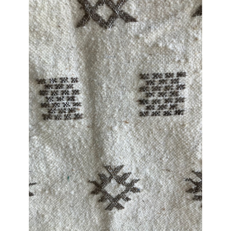 モロッコ　キリム　ワッザン　絨毯 ワッザン A：刺繍グレー系 一点もの モロッコのキリム | AKI interior