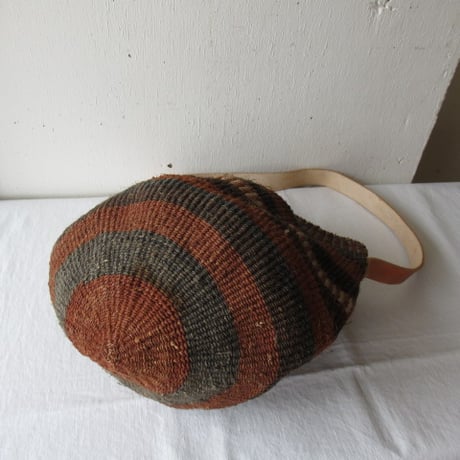 en plus/オンプリュ　バオバブバスケットS/革ワンハンドル-B（バオバブバッグ）