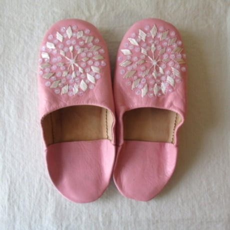 バブーシュ　刺繍スパンコール　３９　薄ピンク×白×オーロラ BABOUCHE made in morocco