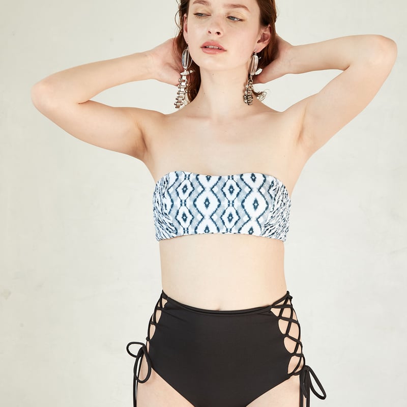 モテ Lina la mer. Front hole bra tops | www.ouni.org