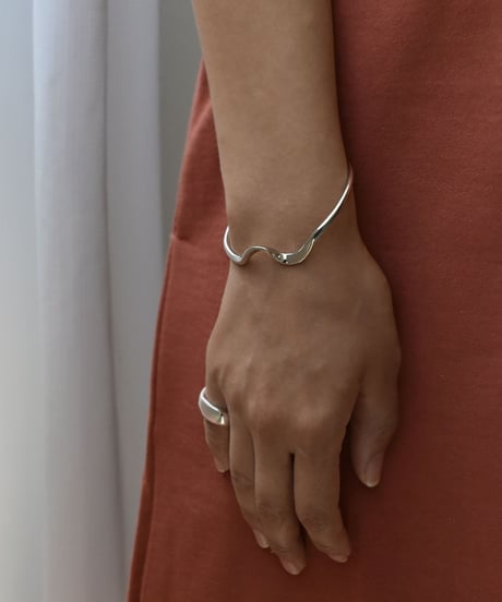 brace-a02039　SV925 Wavy Bangle