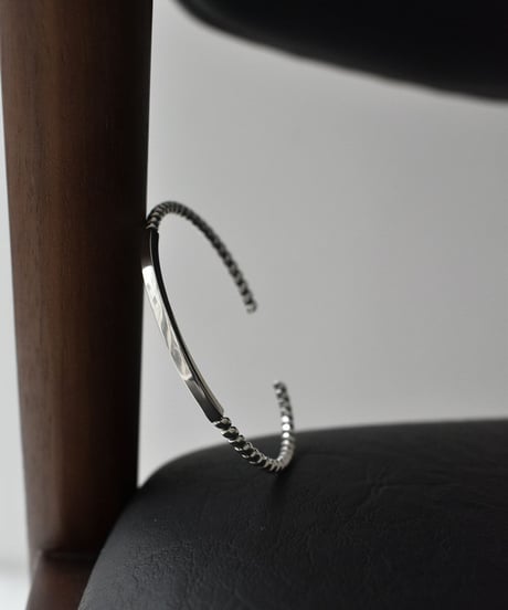 brace-a02042　SV925 Slim Twist Plate Bangle