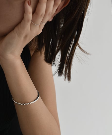 brace-a02042　SV925 Slim Twist Plate Bangle