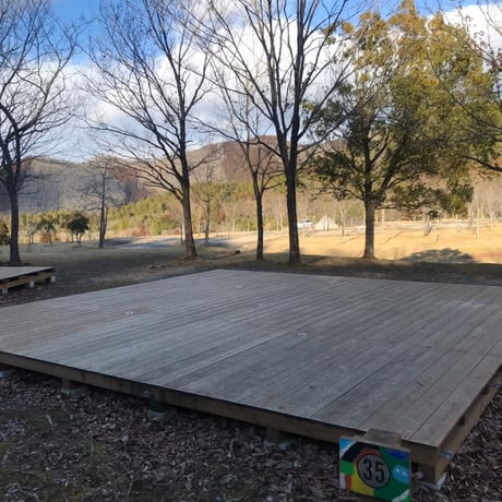 （７）ファミリーオートキャンプデッキサイト(駐⾞券1台分付き)【Acoustic Lounge THE CAMP 2026】in 京都　ハピろー！の森