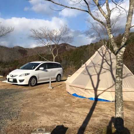 （５）AC電源付オートキャンプサイト(駐⾞券1台分付き)【Acoustic Lounge THE CAMP 2026】in 京都 ハピろー！の森
