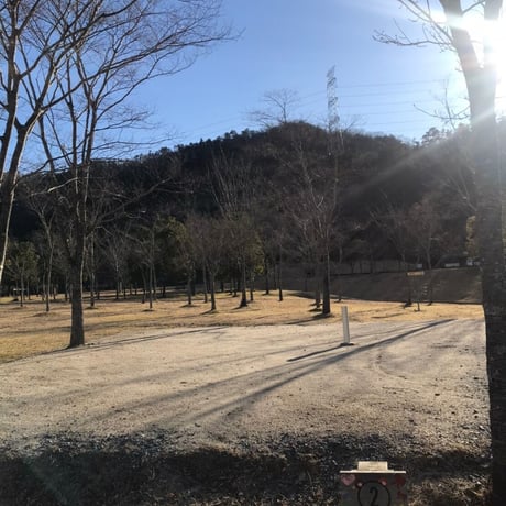 （５）AC電源付オートキャンプサイト(駐⾞券1台分付き)【Acoustic Lounge THE CAMP 2026】in 京都 ハピろー！の森