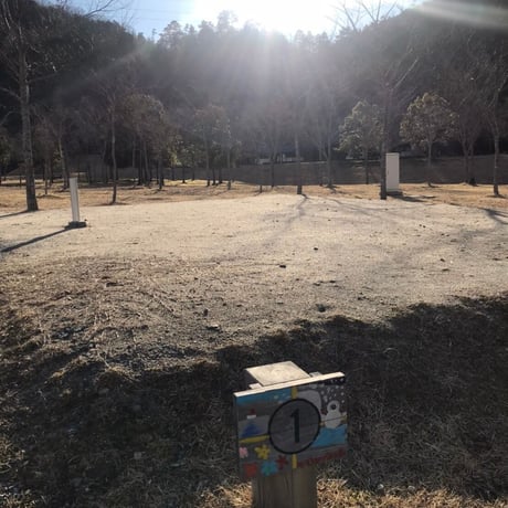 （５）AC電源付オートキャンプサイト(駐⾞券1台分付き)【Acoustic Lounge THE CAMP 2026】in 京都 ハピろー！の森