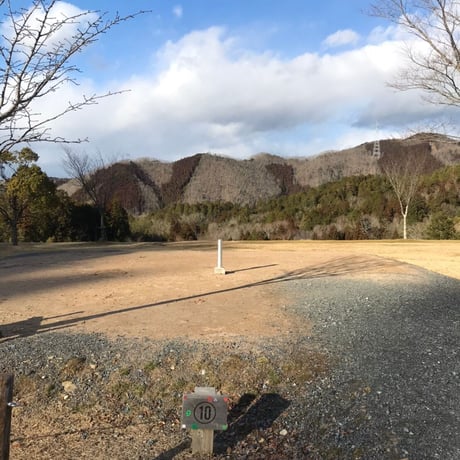 （５）AC電源付オートキャンプサイト(駐⾞券1台分付き)【Acoustic Lounge THE CAMP 2026】in 京都 ハピろー！の森
