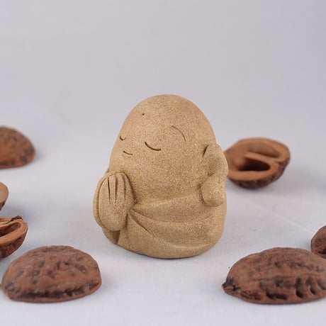 「合掌じぞうさん」シンプルながらほっとする表情に気持ちが和らぎます