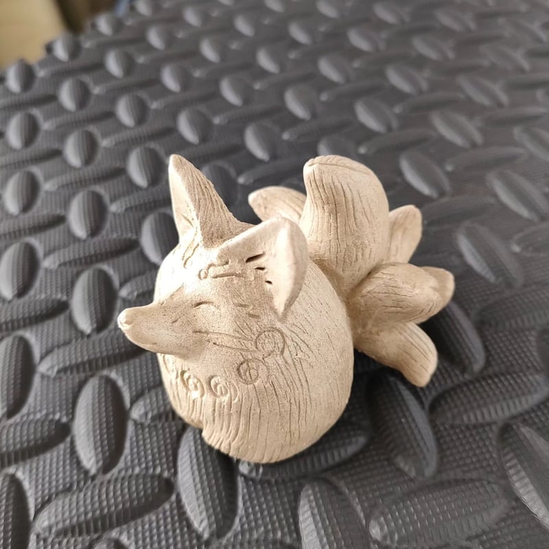 大漆珠　九尾狐　狐　漆珠　大漆　一点もの 九尾 九尾の狐 玄狐 妖狐 羊毛フェルト きつね キツネ 狐 アート