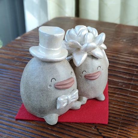 「ウエディングぼっくりちゃんズ」【注文制作品】ハッピーなカップルの記念に。贈り物にも♪
