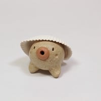 「うみひこ君」土ぼっくりの赤ちゃんが海に遊びに行きました♪貝殻の帽子がキュート♪