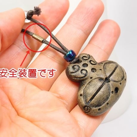 「遮光器土偶コードネックレス」長さ調整が自由にできます。縄文時代のお守りをイメージしたアクセサリーです。