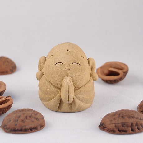 「合掌じぞうさん」シンプルながらほっとする表情に気持ちが和らぎます
