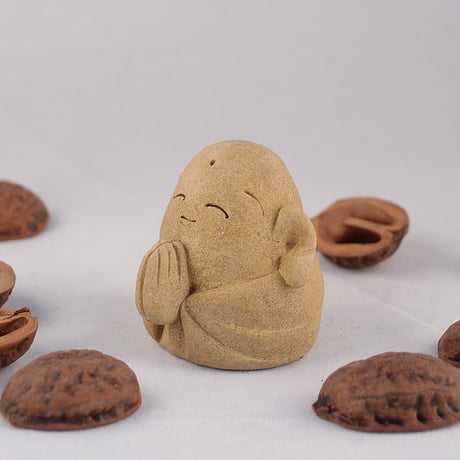 「合掌じぞうさん」シンプルながらほっとする表情に気持ちが和らぎます