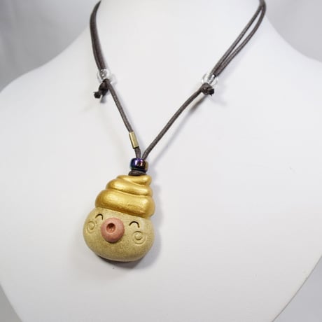 「金うんたま君コードネックレス」長さ調整が自由にできます。金うんを身に着けるってなもんで(笑)。