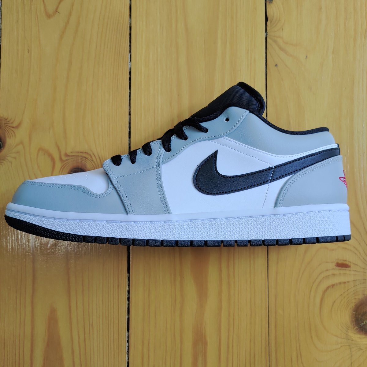 ☆ NIKE ☆ Air Jordan 1 Low ☆ グレー/ブラック/ホワイト ☆ | E