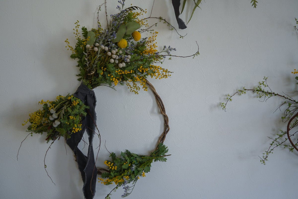 mimosa wreath. | Repos peony