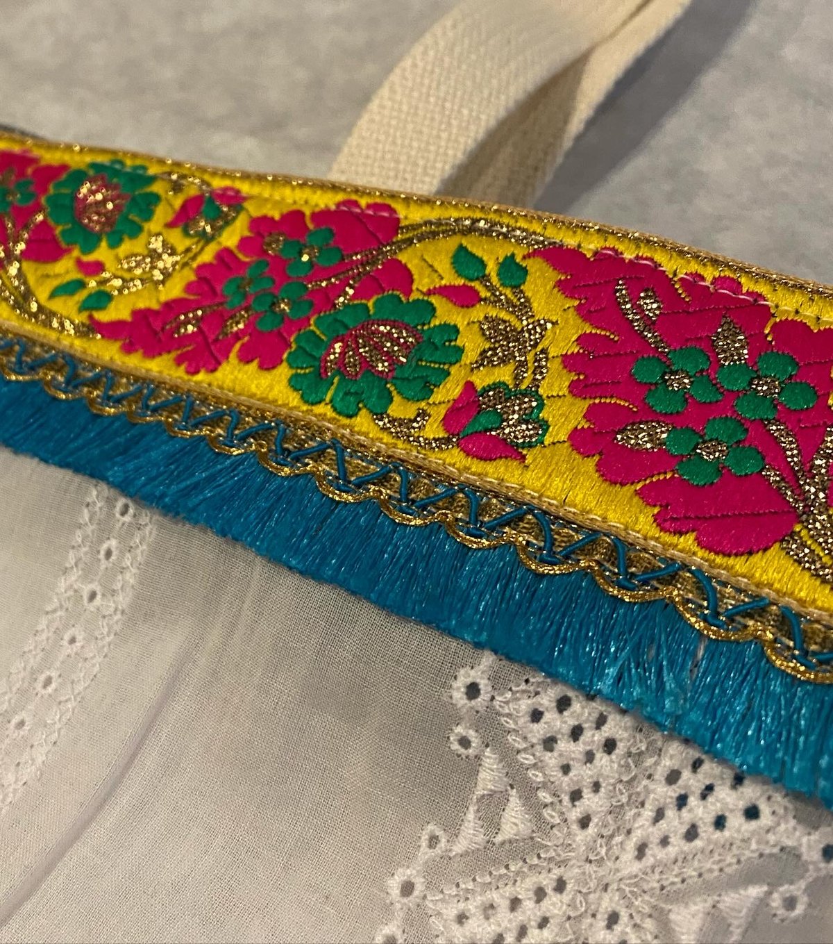 インド製リボン&フリンジ付き 刺繍レーストートバッグ B | サリダ
