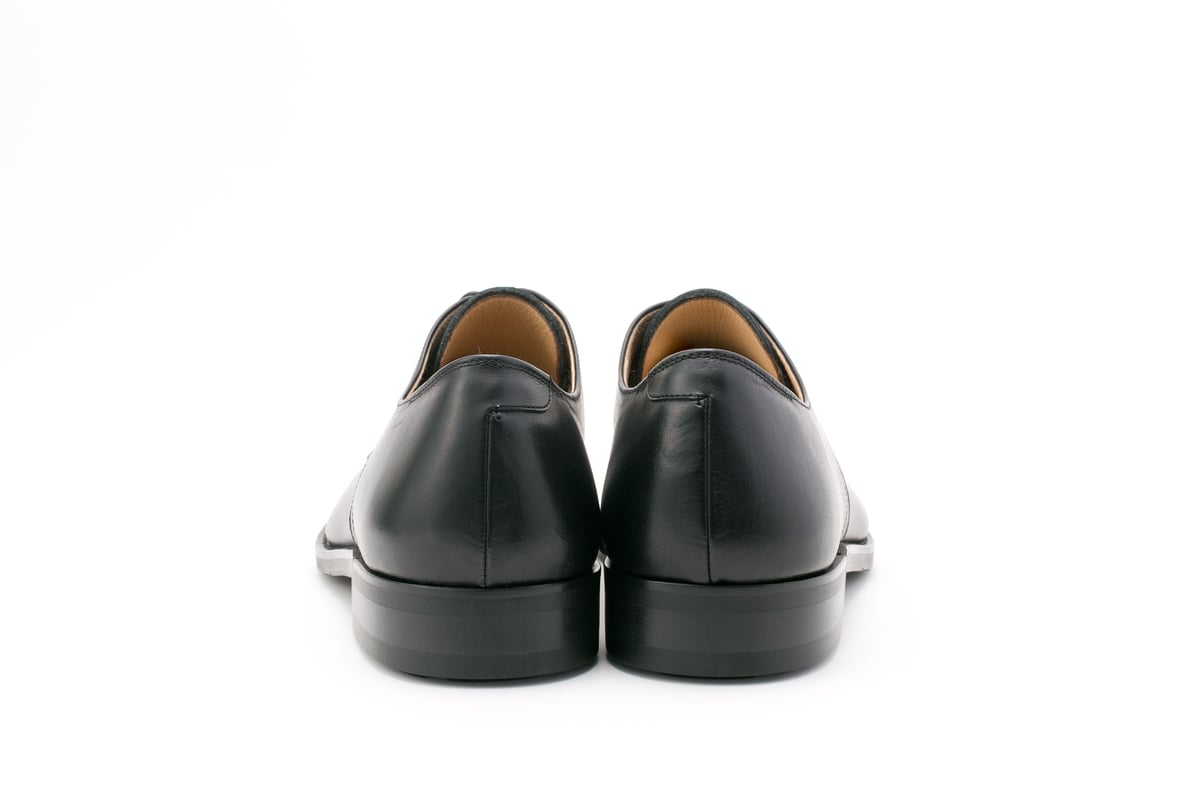 ✨美品✨ アクティビズ ドレスシューズ 外羽根 プレーントゥ レザー 黒 アノネイ社クロムフリーレザー】 外羽根式 プレーントゥ レース