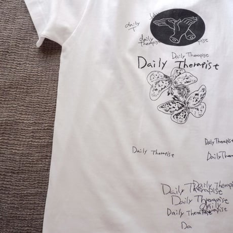 谷本真理／Daily Therapist T-shirt