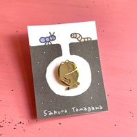 玉川 桜／金のカエル ピンバッジ