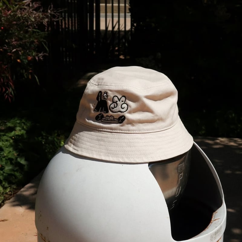 最後の手段／初代 最後の手段のバケットハット off-white | DOMA STORE