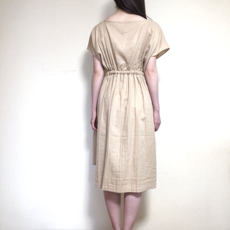 あどシスタ／エプロンワンピース　ベージュ