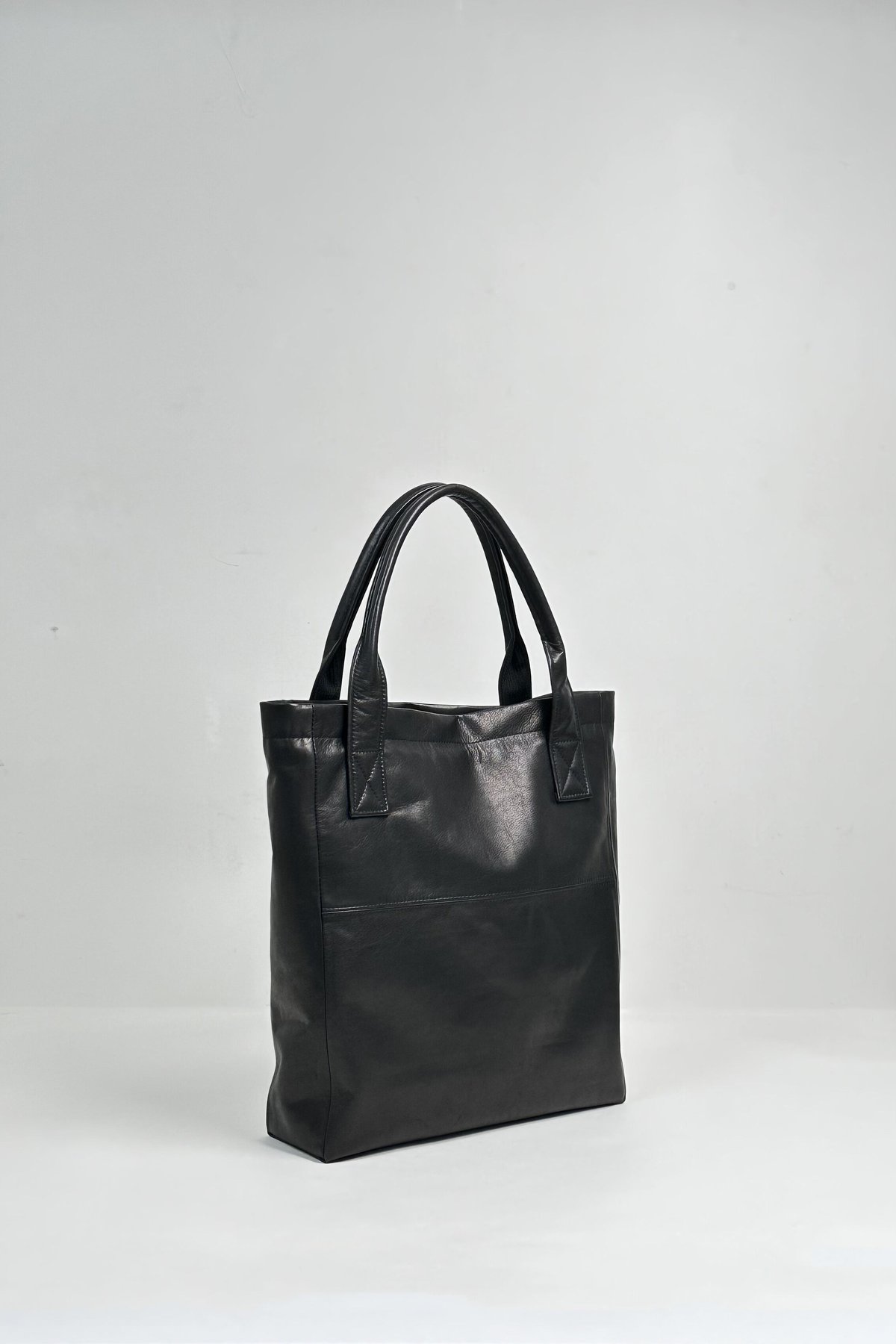 ハンドメイド レザートートバッグ / ブラック Handmade Leather Tote B