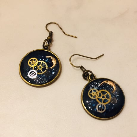 【SOLD OUT】【1thAnniversary SALE開催中】月と歯車の星空ピアス