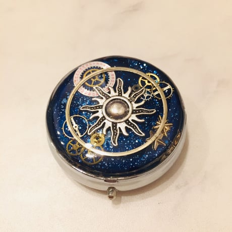 【SOLD OUT】【NEW】【sun series】歯車と太陽のファンタジーなピルケース