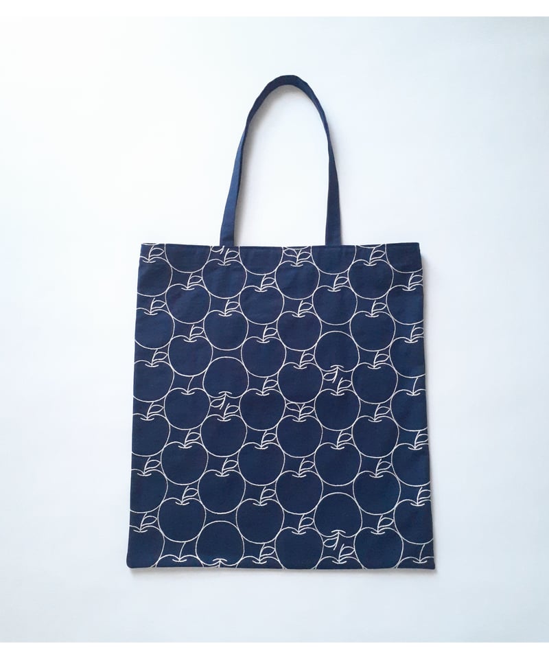 新品　ル ハンドバッグ トートバッグ 三色刺繍　 Sサイズ ネイビー 刺繍のトートバッグ〈りんご・ネイビー〉 | 服と小物 ナカザワ