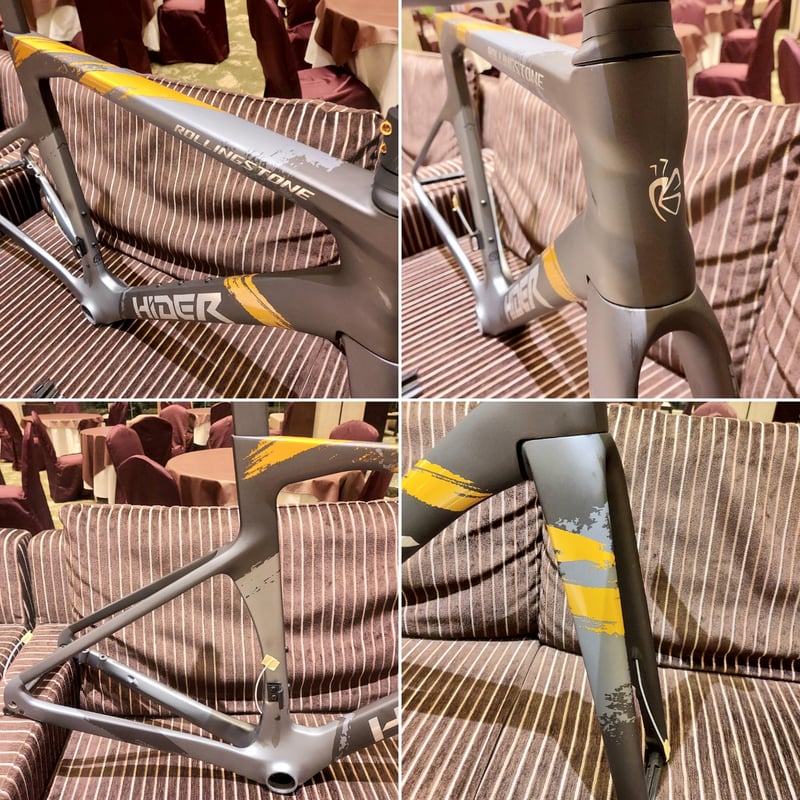 68万円のUCIプロチーム機材と同じ金型&設計 新品カーボン ディスク