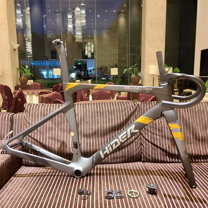 68万円のUCIプロチーム機材と同じ金型&設計 新品カーボン ディスク 