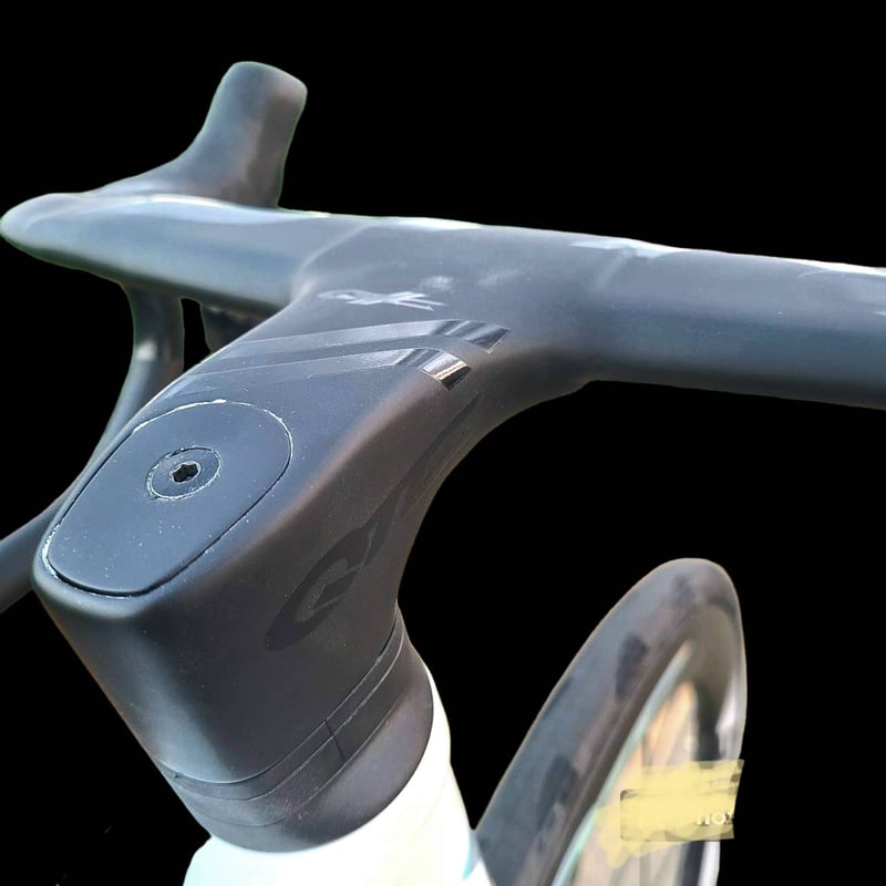 新品Guerciotti🇮🇹カーボンエアロハンドル ディスクロード 新品Guerciotti🇮🇹カーボンエアロハンドル ディスクロード