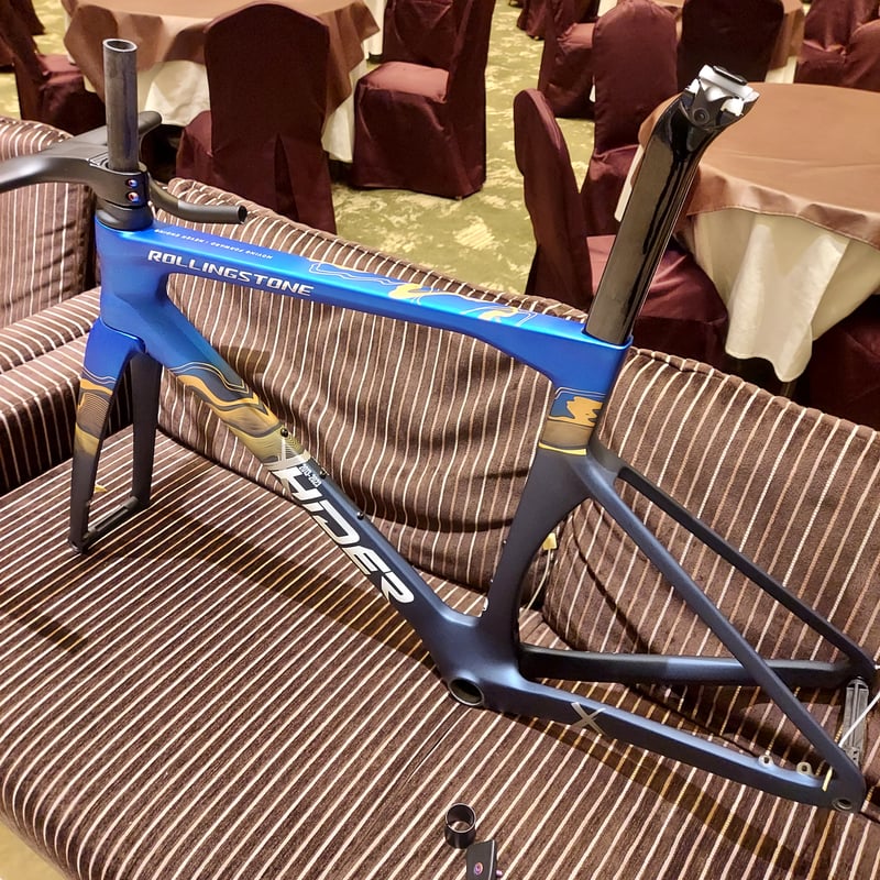 60万円台のUCIプロチーム機材と同じ設計 新品カーボンフレームセット