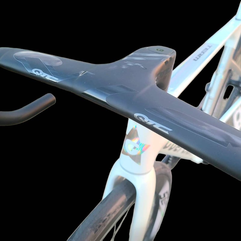 新品Guerciotti🇮🇹カーボンエアロハンドル ディスクロードバイク用