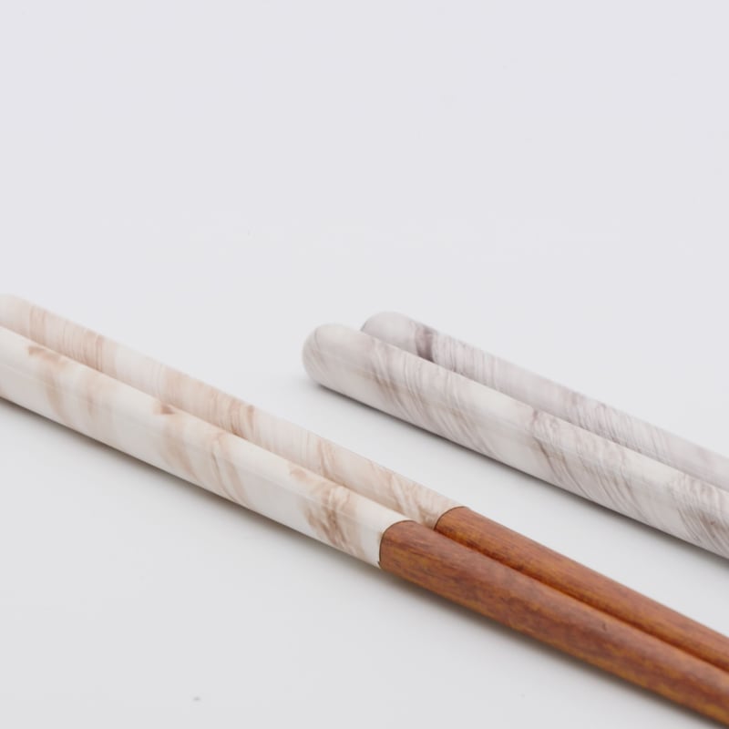 箸置きなど２ アルミ合金製の箸置きと箸で「日々の食卓を明るく」 おろし金製造の