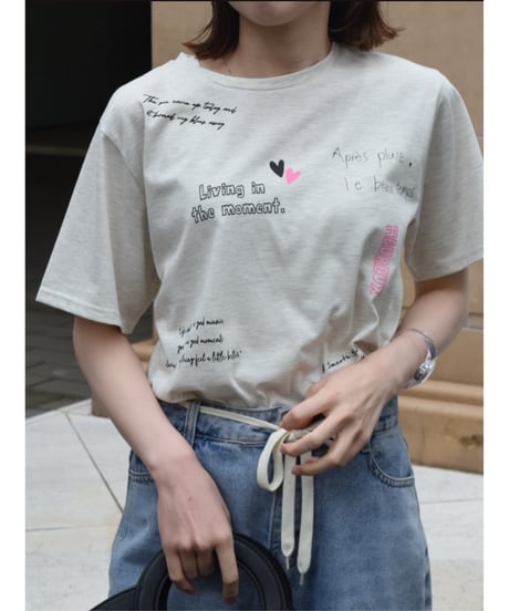 ROSIEE｜レタリングプリントTシャツ