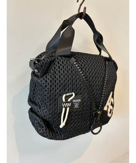 ビッグジップデザイン軽量メッシュバッグ