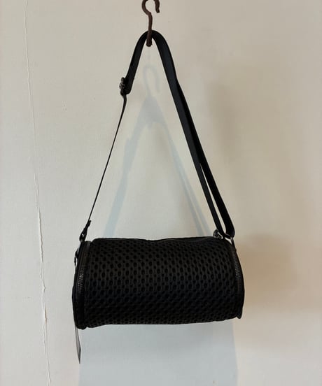 スタッズ付き軽量メッシュボストンバッグ