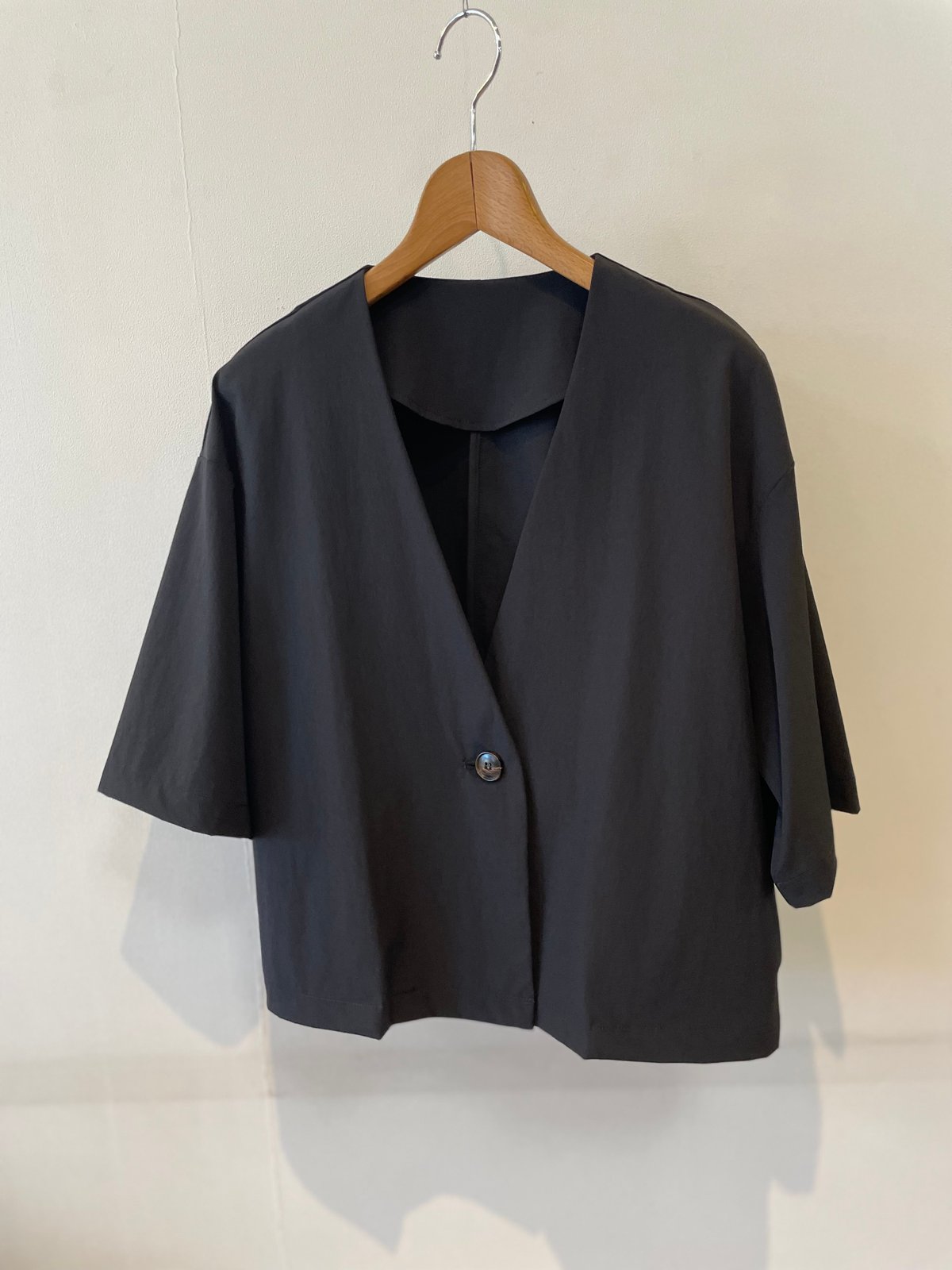 CLOCHE │ 接触冷感 ノーカラー ショート丈 | TO