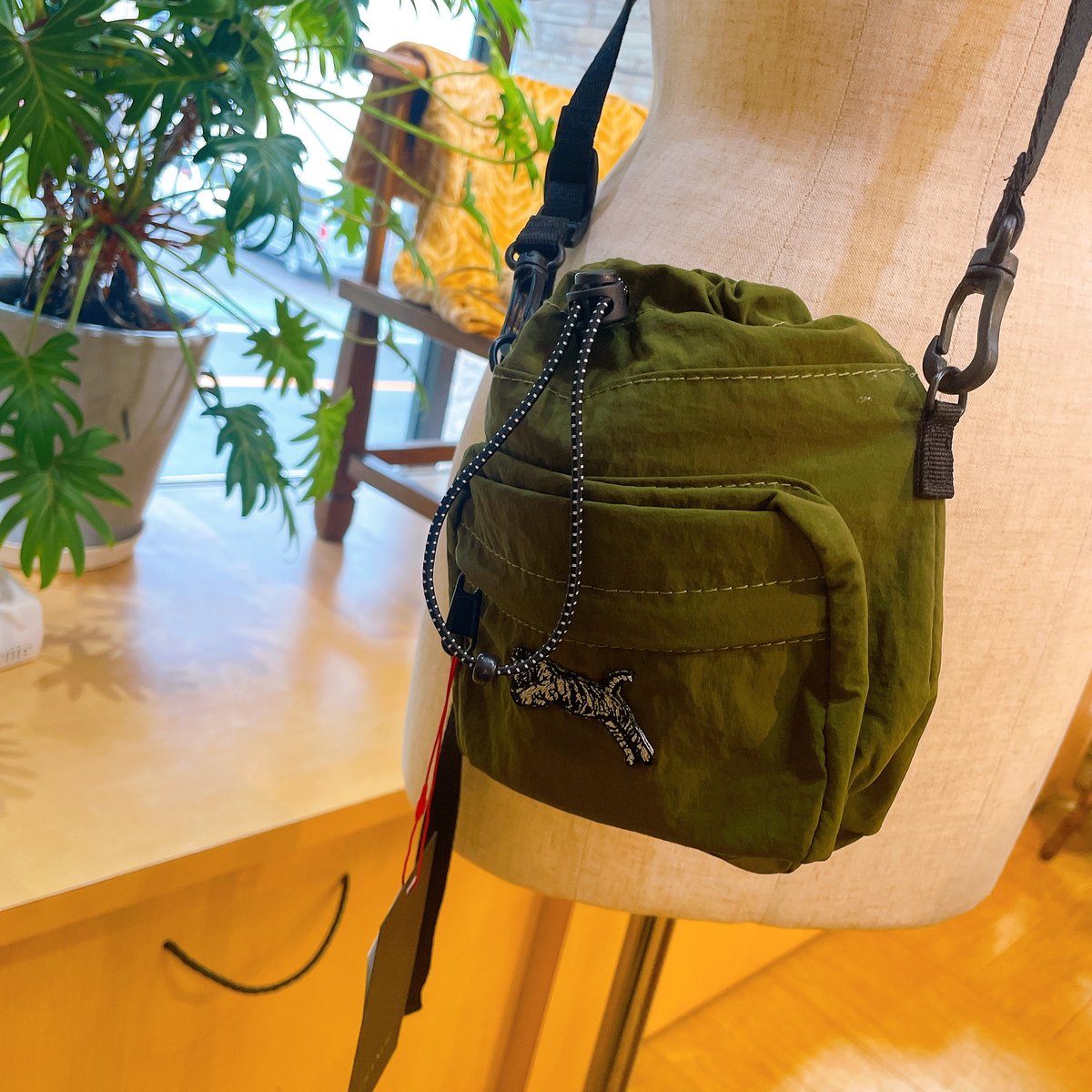 TRANOI.｜トラmini bag | TO