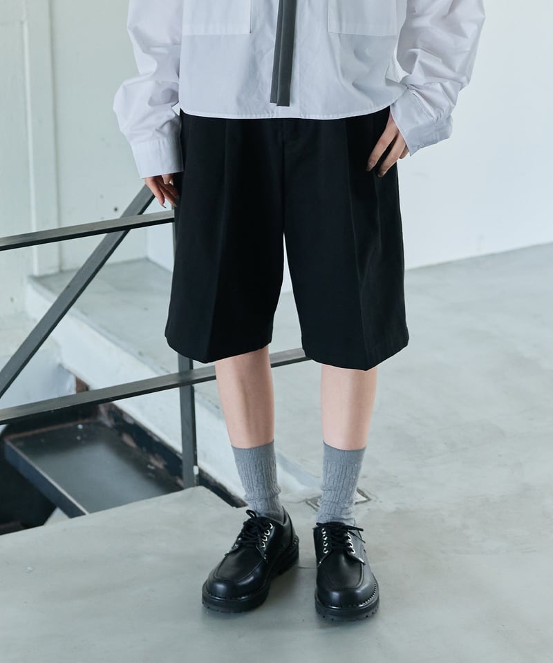 ツータック ワイド ハーフパンツ ブラック | BOYSHE ツータック ワイド ハーフパンツ ブラック | BOYSHE