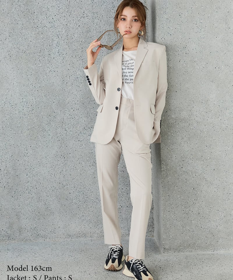 ベージュ シングルブレスト パンツスーツ BOYSHE Cool Summer Suit》シングルブレスト＆スリムスラックス