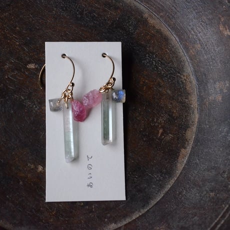 『紫陽花』Tourmaline&Spinel&Labradorite/電気石と尖晶石と曹灰長石　鉱物の耳飾り