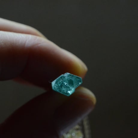 Emerald Banded Beryl/緑柱石　自然染めシルク首飾り